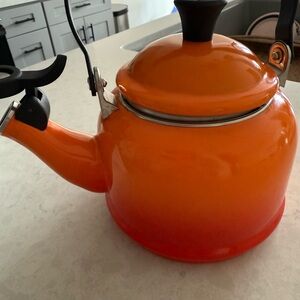 Le Creuset Teapot